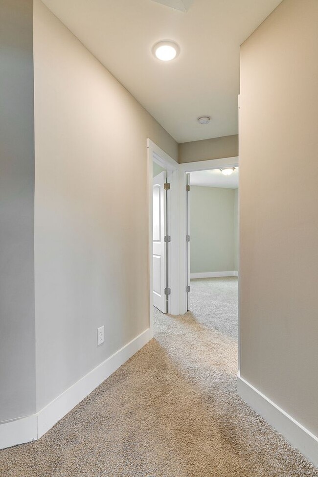 Building Photo - Townhome in Goodlettsville, Only 12 miles ...