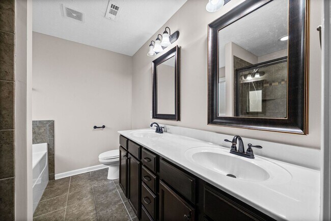 Building Photo - 880 Cherry Blossom Ln