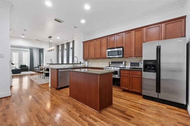 Building Photo - 620 Rutland St