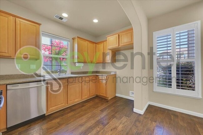 Building Photo - 6123 RolkingHam Ln