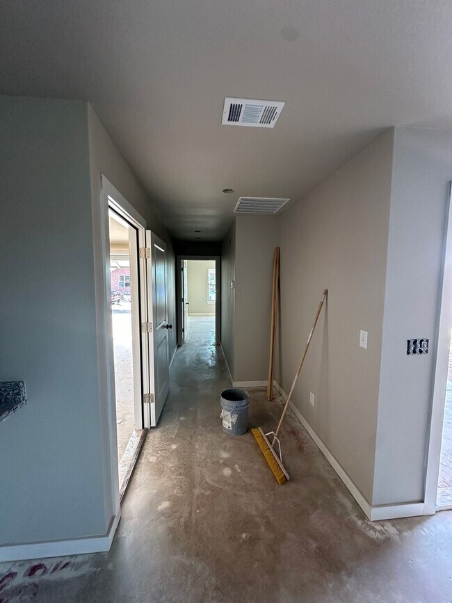 Building Photo - Modern Living Starts Here — Pre-Leasing at Hampton Hills!