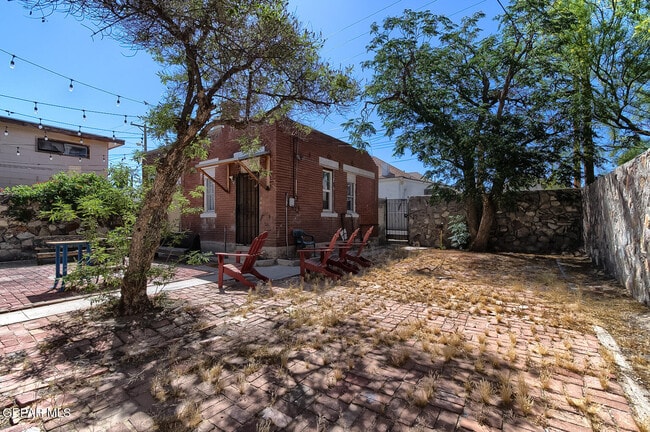 Building Photo - 1305 E Rio Grande Ave