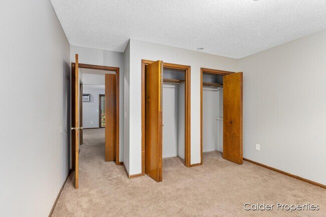 Building Photo - 2940 Vineland Ave SE