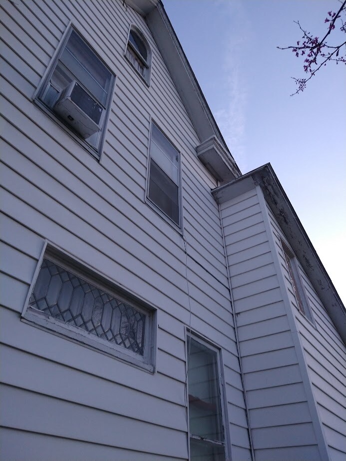 Building Photo - 443 Walnut St