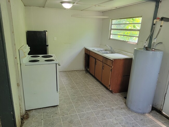 Building Photo - 14052 Railroad Ave