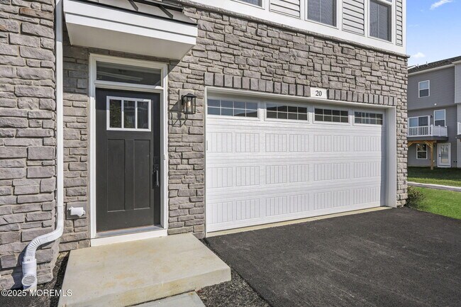 Building Photo - 20 Gramercy Dr
