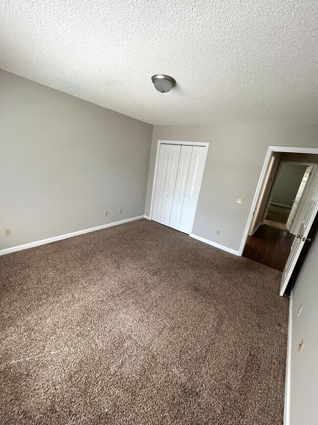 Building Photo - 28 Chatham St