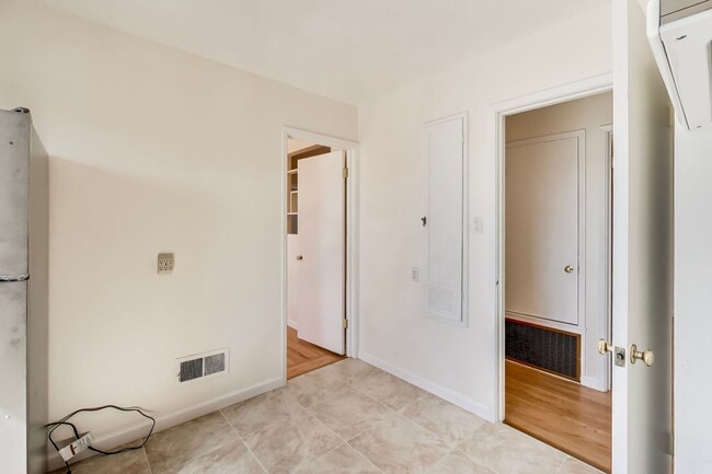 Building Photo - Top-Floor 2BD/1BA Near Ocean Beach & Golden Gate Park