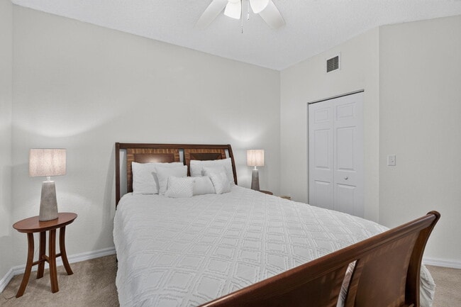 Building Photo - 3020 Alcazar Pl