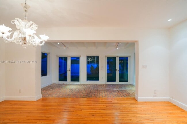 Building Photo - 355 Redwood Ln