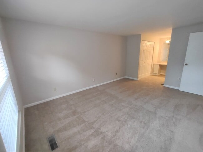 Building Photo - Move-in ready Home located in the Walnut C...