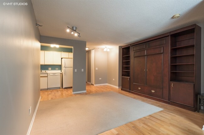 Building Photo - 440 N McClurg Ct