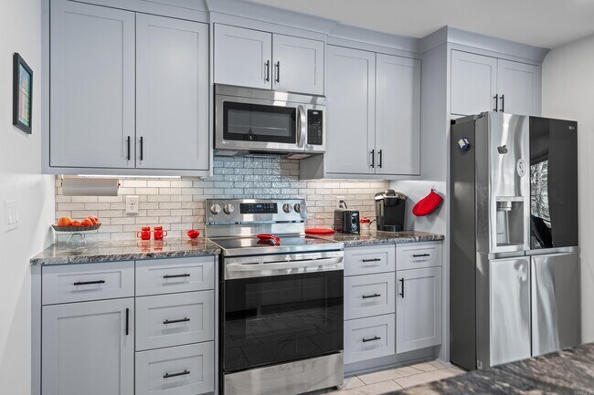 Building Photo - 100 Bayou Point