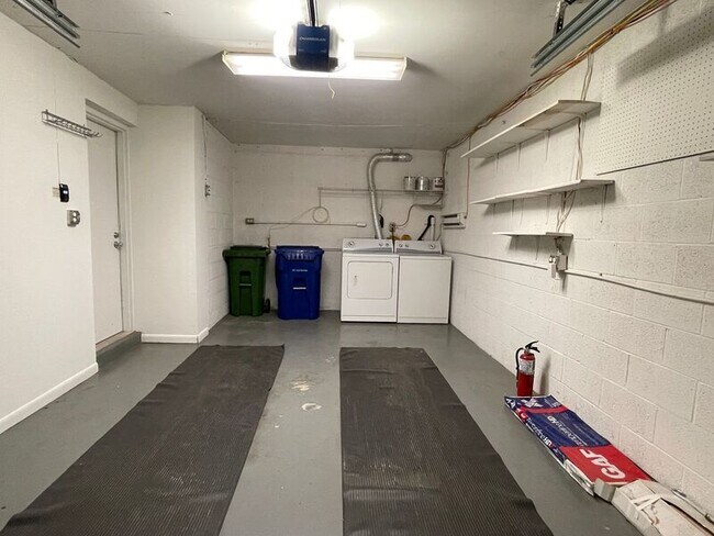 Building Photo - 2359 Boston St