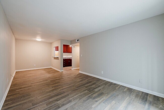 Building Photo - Spacious Apts - Excellent Tucker Location