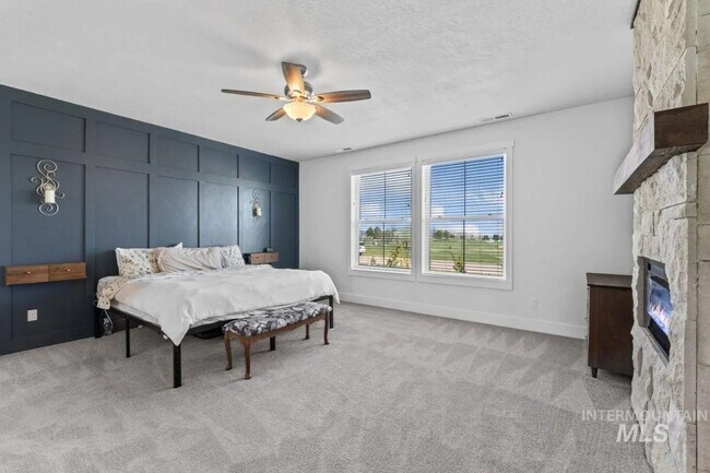 Building Photo - Beautiful 4/3 on TimberStone Golf Course