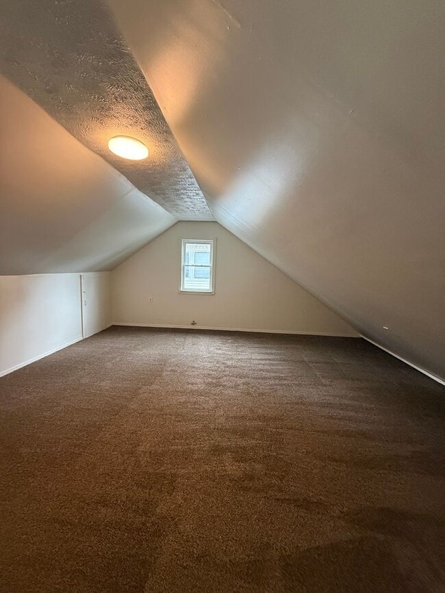 Building Photo - 3bd Single Euclid Cash Pay/Section 8