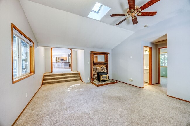 Building Photo - 4+ Bedroom Home - Surrounded by Nature, ne...