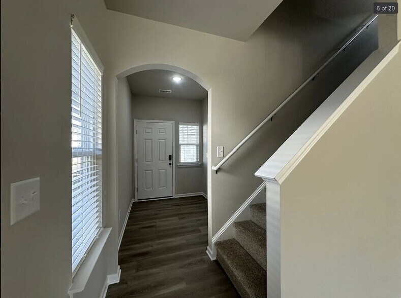 Building Photo - 9050 Stoney Waters Ct