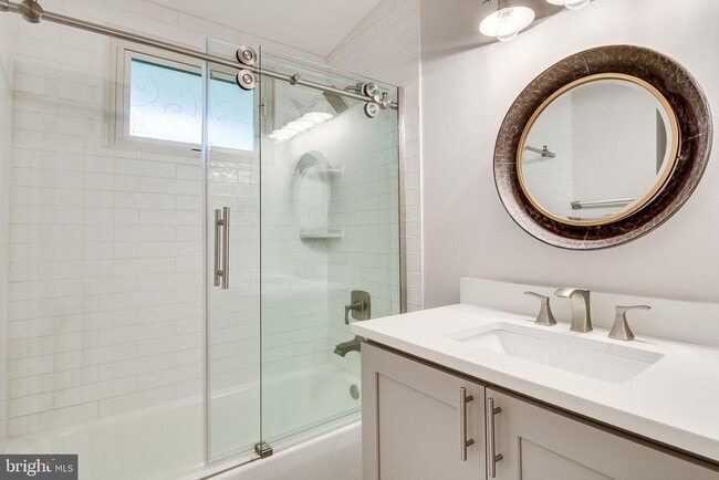 Building Photo - 6525 Byrnes Dr