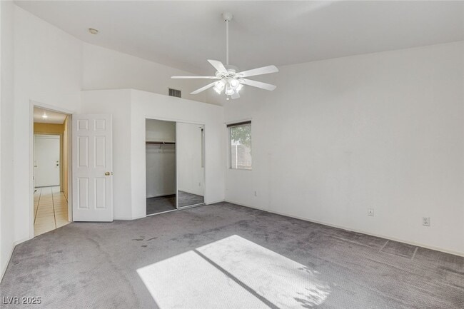 Building Photo - 114 E Tamarack Dr