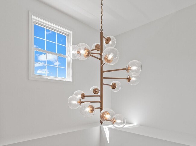 Building Photo - 650 W Lincoln St