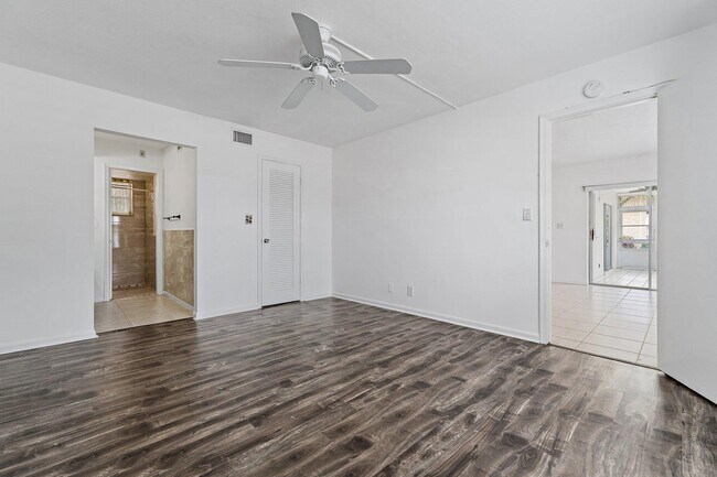 Building Photo - 5570 Tamberlane Cir