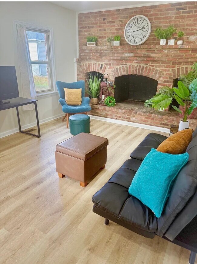 Building Photo - 2705 S Battlefield Blvd