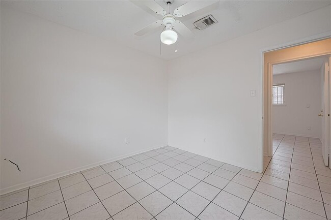 Building Photo - 12111 Pompano Ln