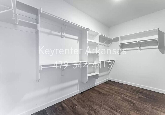 Building Photo - Bentonville living | 4bed 2bath