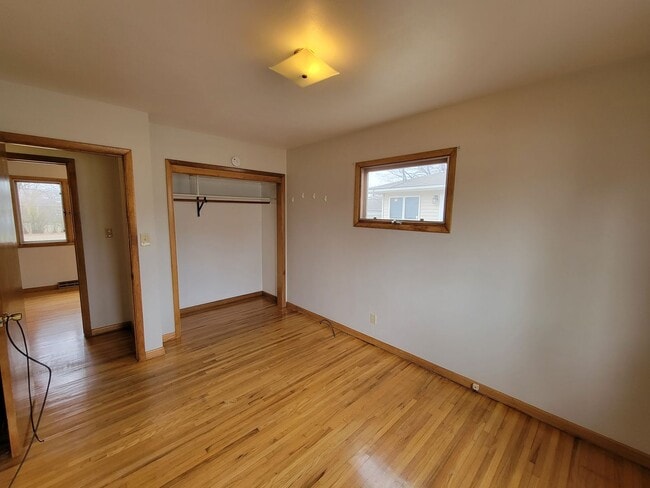 Building Photo - 4 Bed 2 Bath house for Rent!