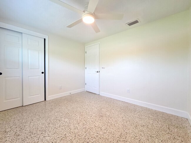 Building Photo - Beautiful 4/2 in Fairbanks Park
