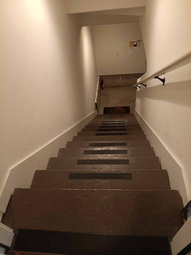 Building Photo - Beautiful Townhouse in West Salem is Ready...