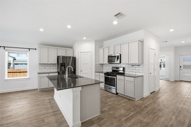 Building Photo - 14251 Big Bnd Dr