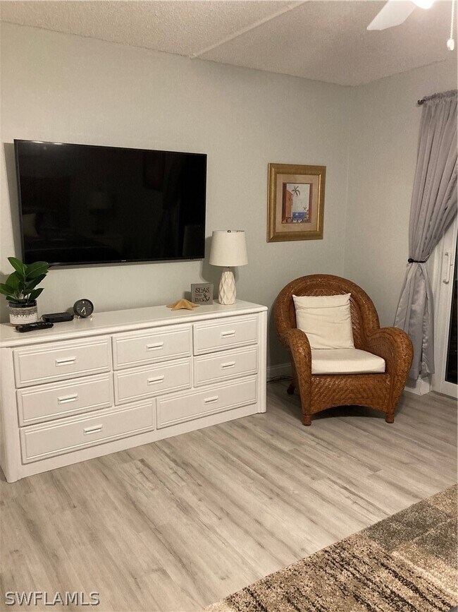 Building Photo - 209 Palm Dr