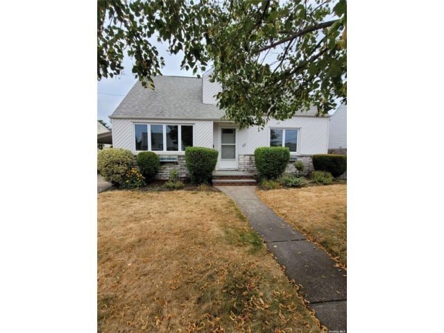 Primary Photo - 53 Westbury Ave