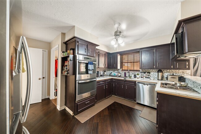 Building Photo - 715 Marne Ln