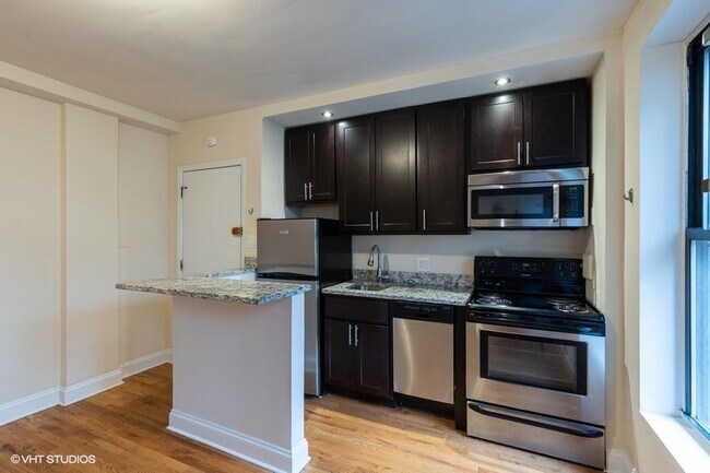 Building Photo - 1430 N Dearborn Pkwy