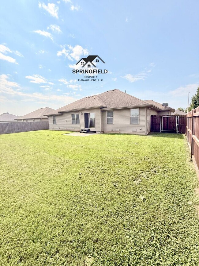Building Photo - Bent Tree Subdivision - 4 Bedrooms w/ 3 Car Garage