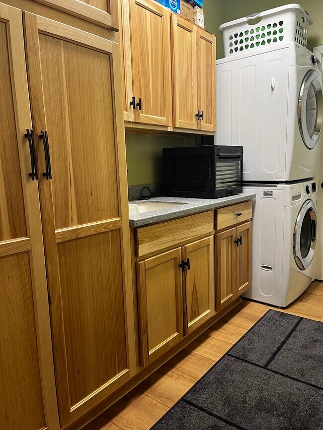 Laundry/Pantry - 11605 NW 35th Ave