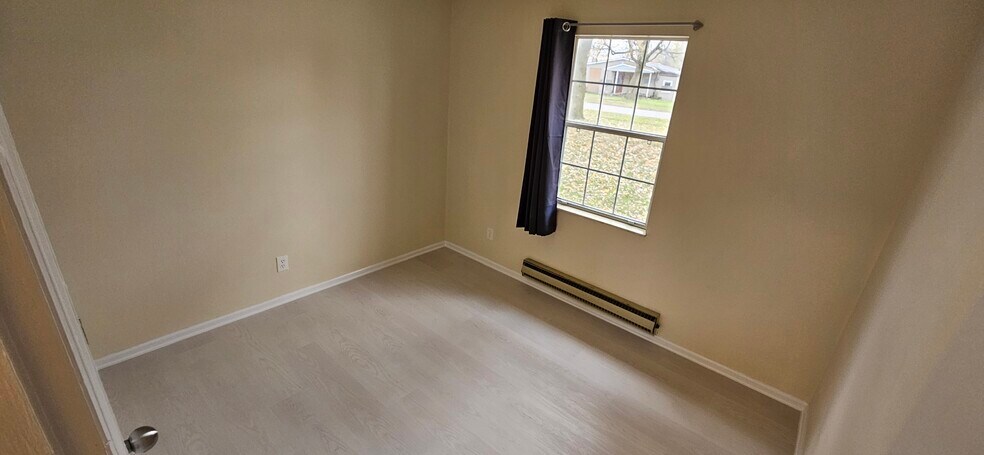 Front Bedroom. Please note that rooms are larger than they appear due to how I photographed them. - 578 Tyler St