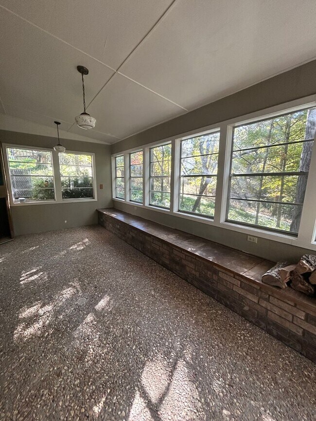 Building Photo - Charming 3-Bed Home in Bella Vista, AR