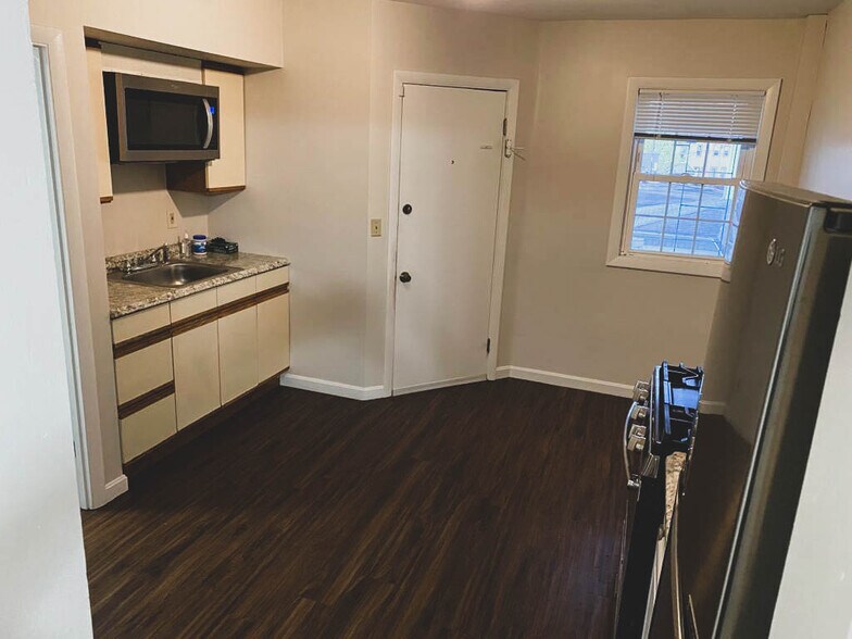 Kitchen 2q - 33 Tingley St