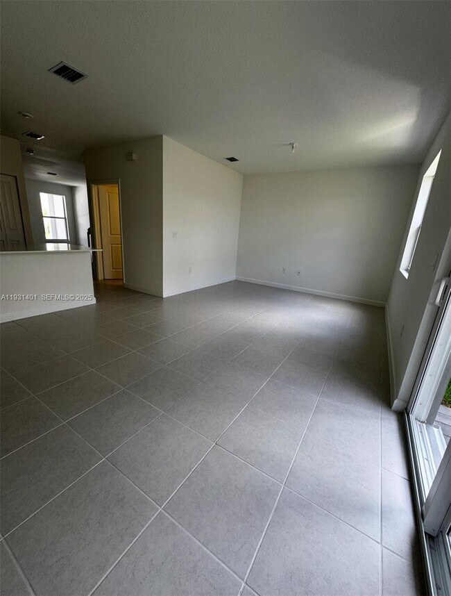 Building Photo - 112 SW 184th Way