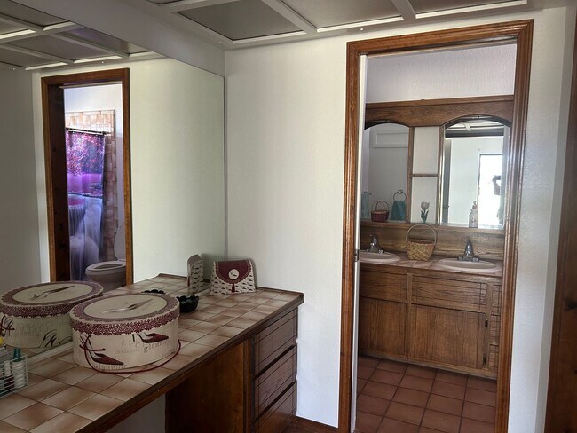 Building Photo - COUNTRY HOME ON 1.26 ACRES