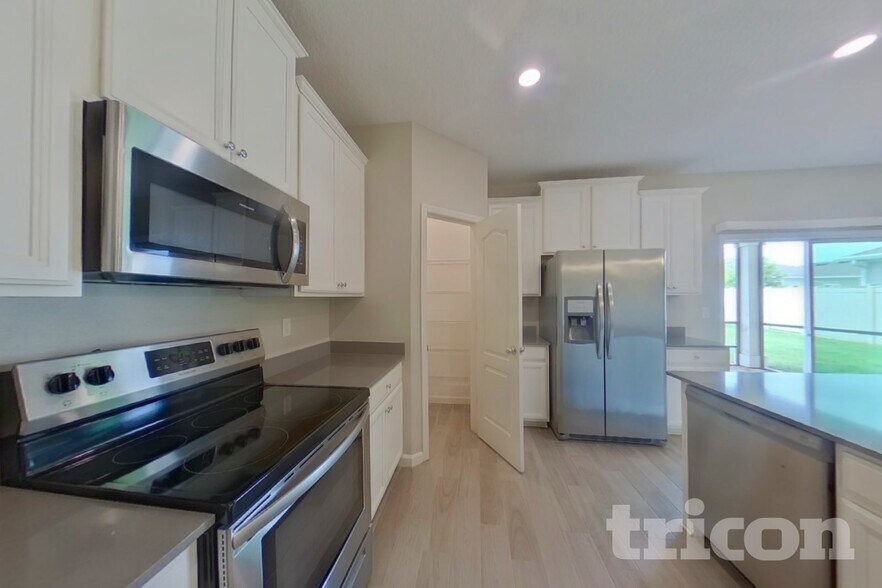 Building Photo - 9762 Lemon Grass Ln