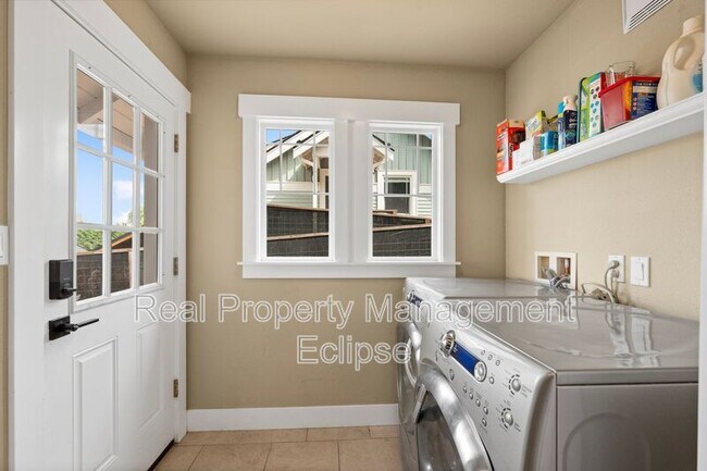 Building Photo - 26616 NE Valley St