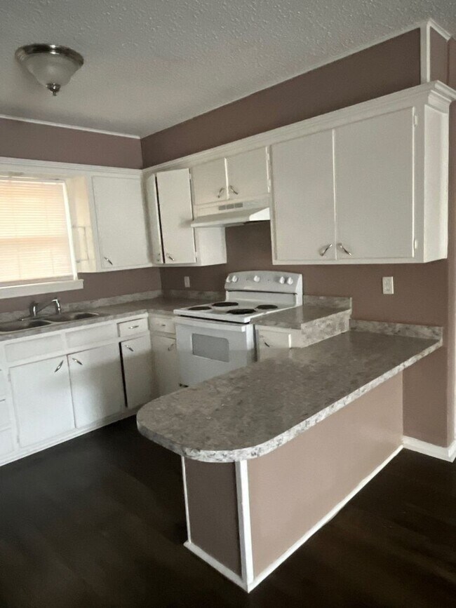 Building Photo - 1614 58th St