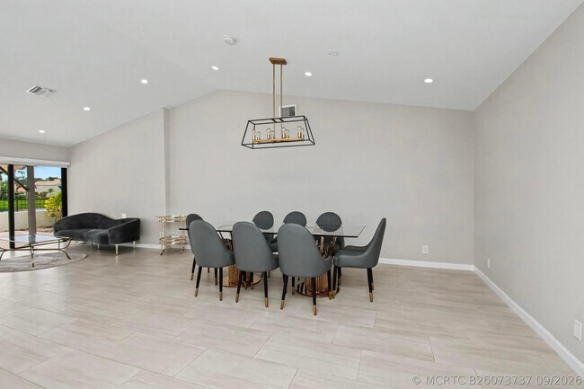 Building Photo - 21460 Laguna Dr
