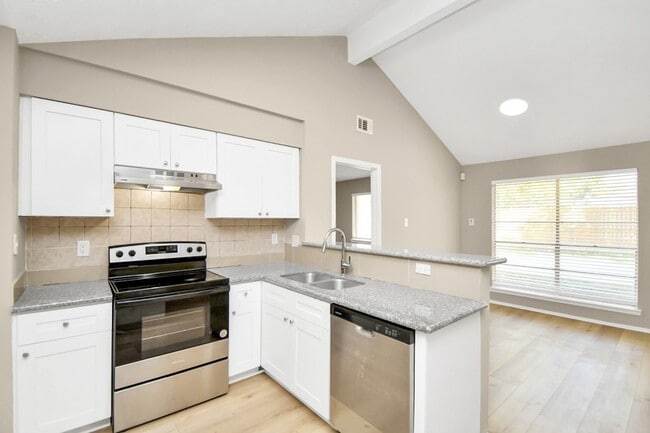 Building Photo - 10023 King Ranch Ln